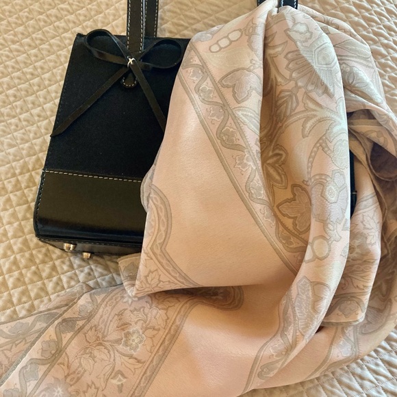 Liz Claiborne delicate vintage scarf - Picture 5 of 10